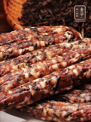 金字土香肠、金字梅干菜香肠、金字酱肉，切片