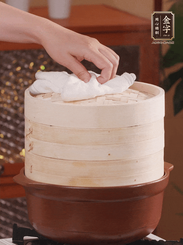 蒸制：冷水上锅，水开后转中火，蒸30分钟。